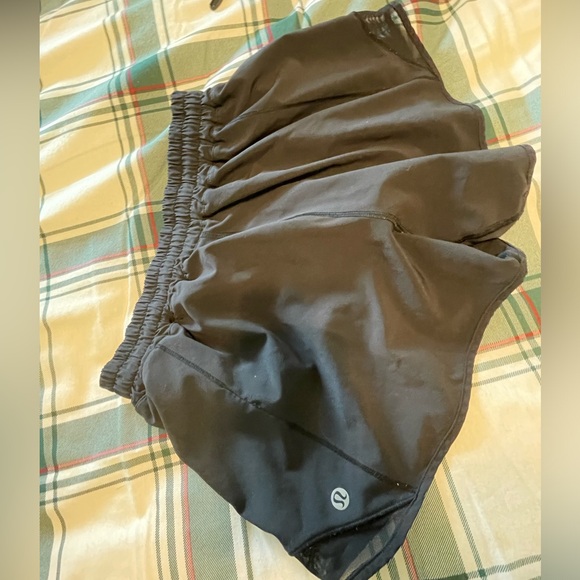 Lululemon Size 6 Shorts - Picture 4 of 5